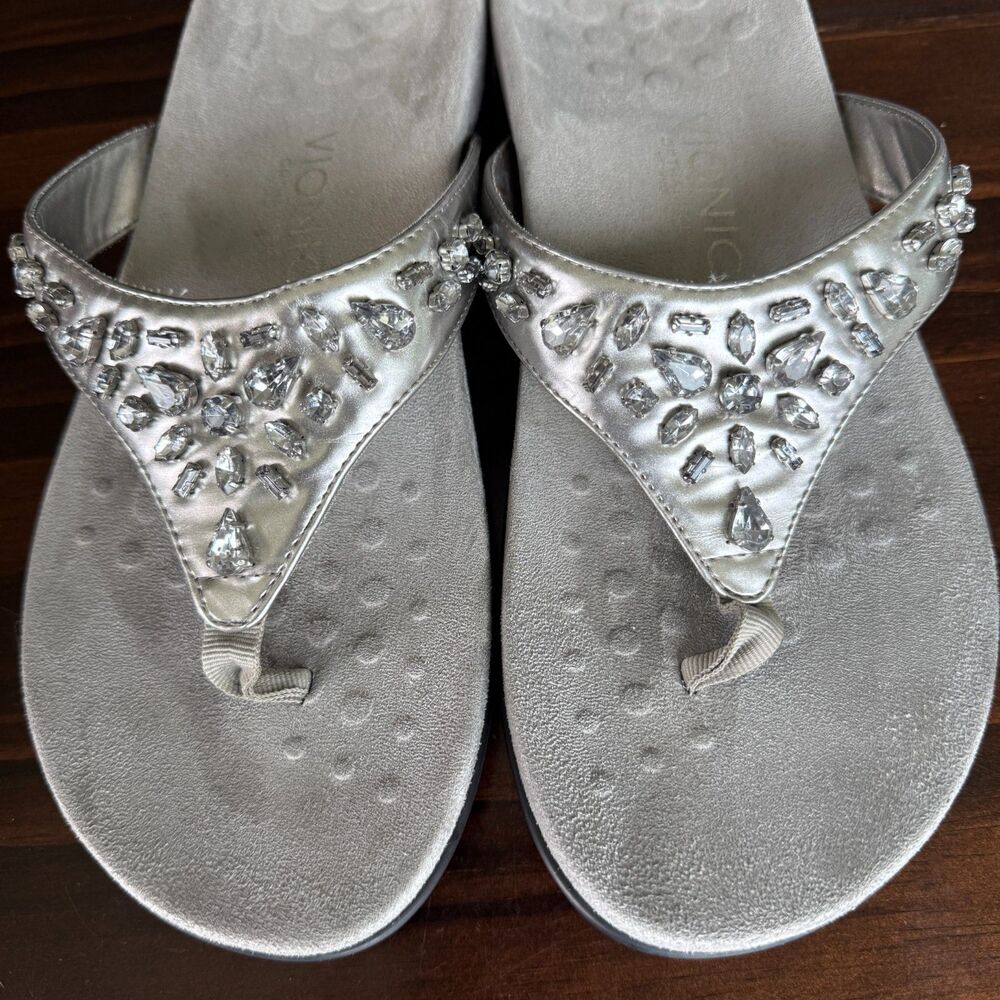 Vionic Floriana sandals Women's Pearl Beaded Metallic Silver Slip On Size 9 - Picture 3 of 9
